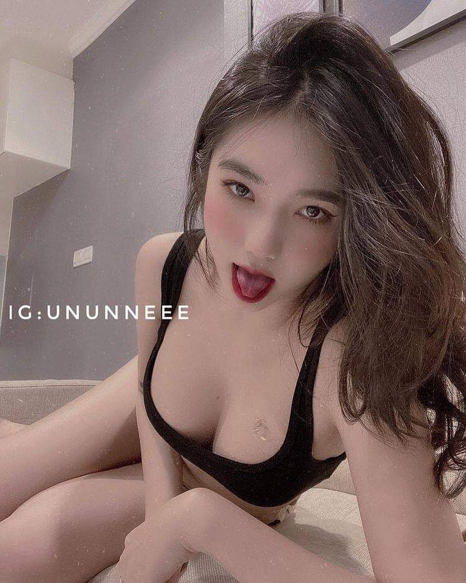 99+ Ảnh Ununneee show hàng khoe body cực kích thích 10