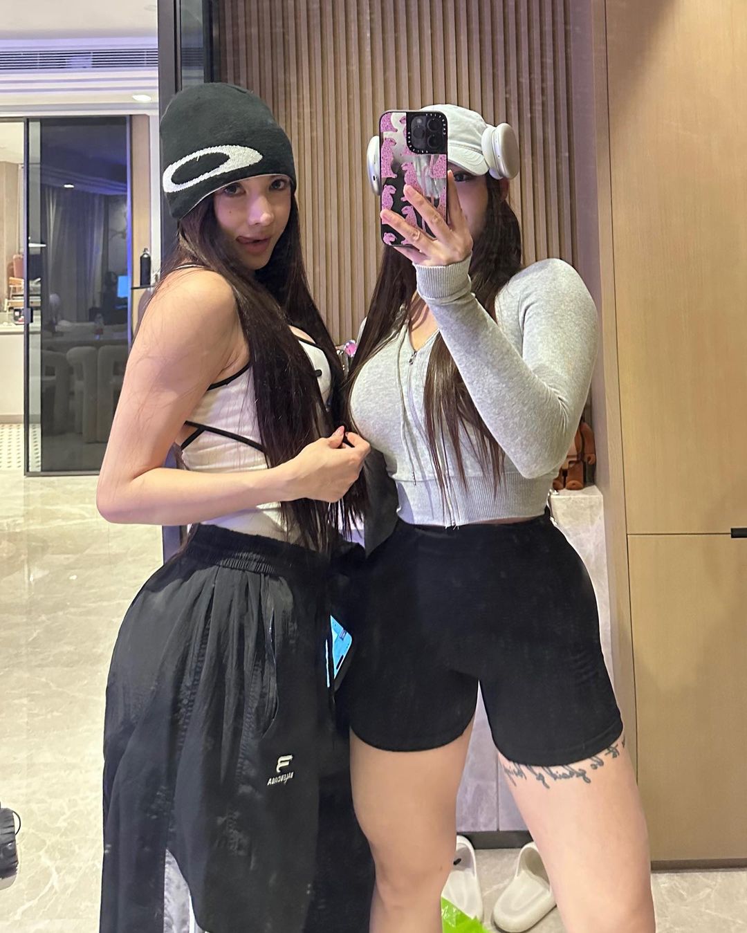 Syx Hitomi khoe dáng trong phòng gym 21