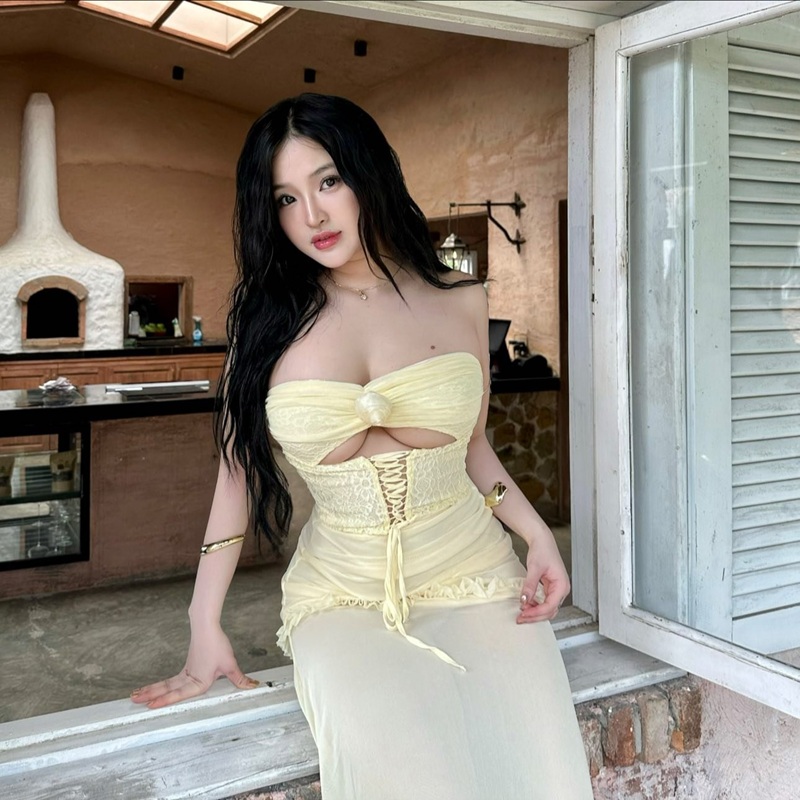 Pose khều dâm Ảnh Baotran16tui