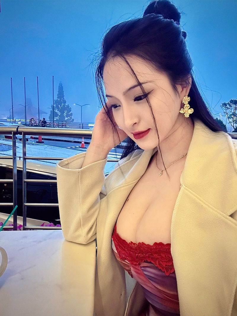 Baotran16tui liếm lồn ngọt ngào