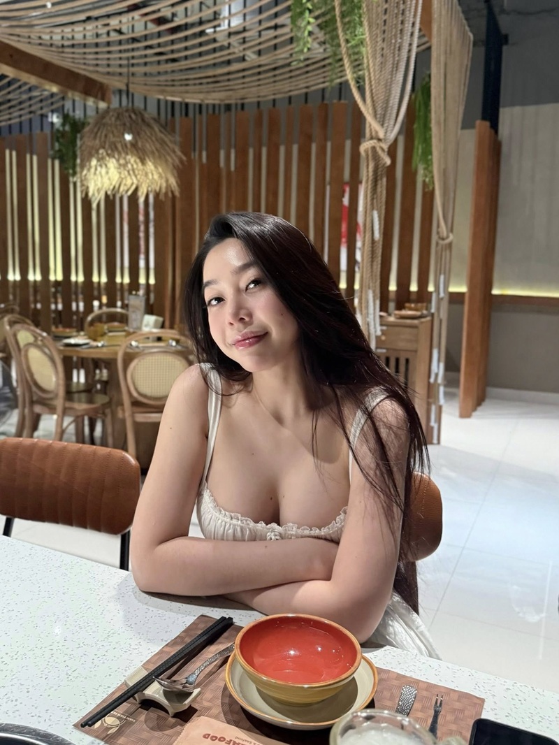 cô gái TikTok Uyển My cùng mái tóc dài cực xinh
