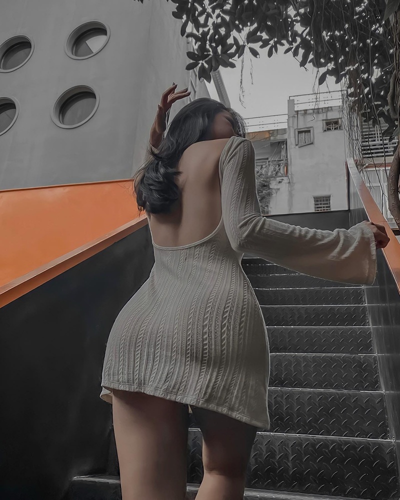 nữ TikToker nổi tiếng cùng outfit trắng đầy nổi bật