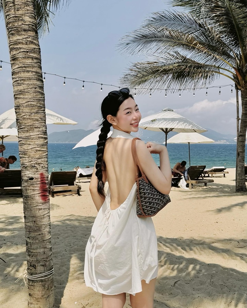 hot girl Uyển My cùng phong cách thời trang trẻ trung