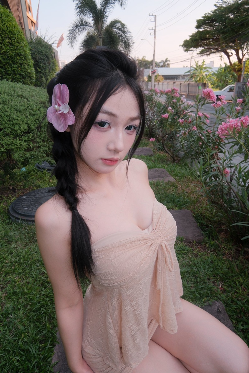 Trần Hà Linh body mướt mát sau khi tắm
