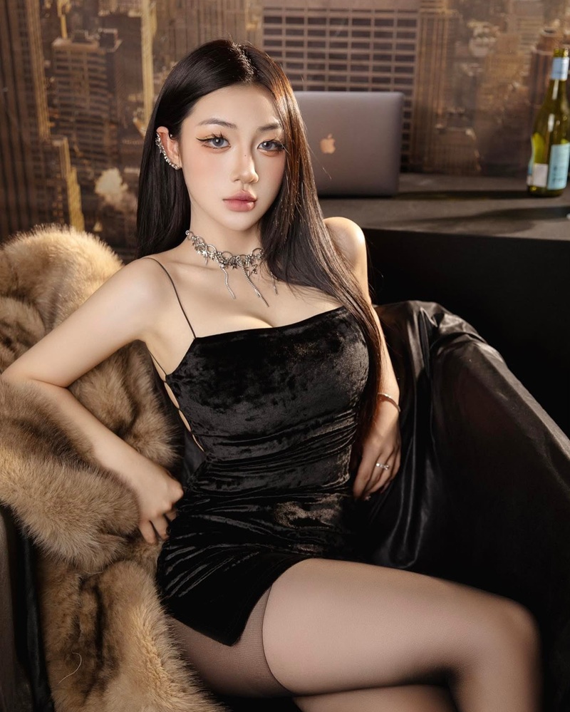 Trần Hà Linh studio chất lượng cao body sáng da