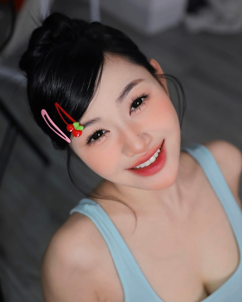 Trần Hà Linh vú to bóp ngực đầy đặn