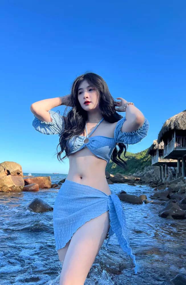 Quỳnh Alee bikini 3