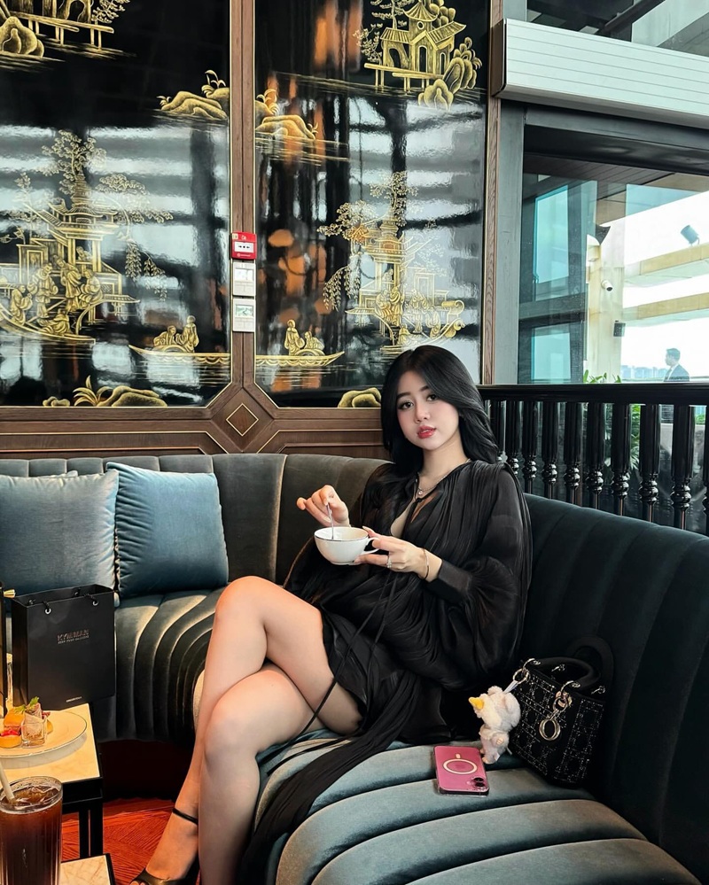 Ảnh bikini Lê Kim Loan quyến rũ họa tiết da báo