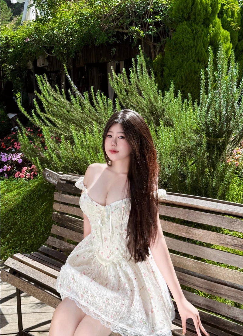 Cực phẩm hot girl là ảnh Nguyễn Thị Thư đầy đam mê
