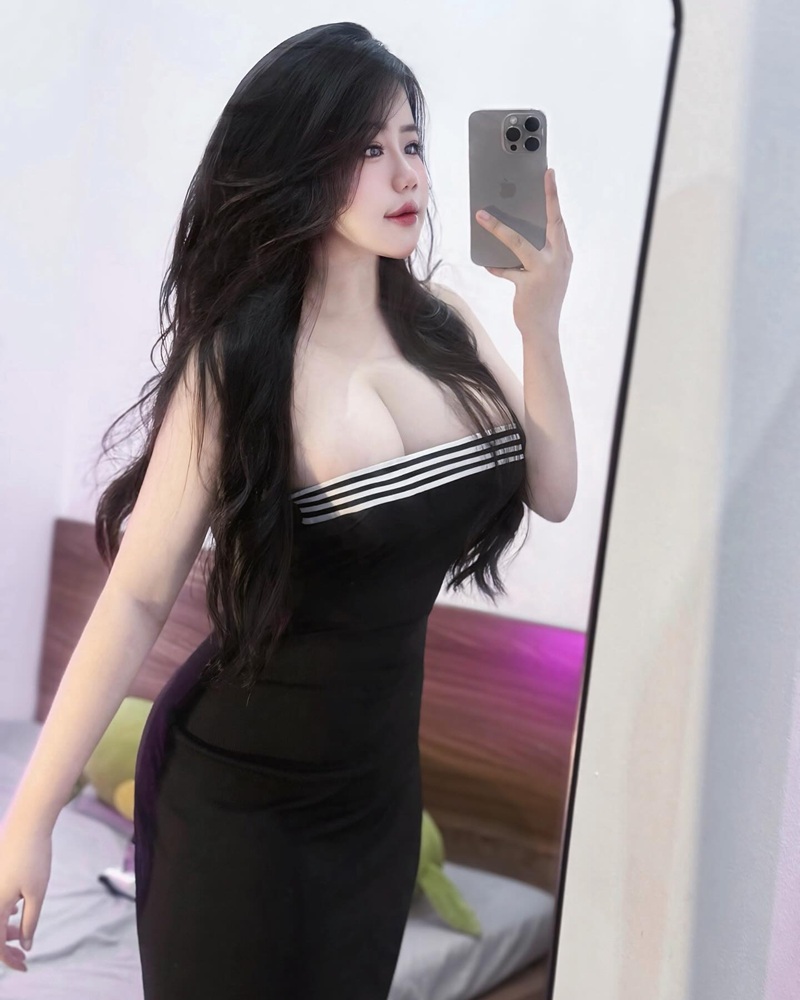 Ảnh Nguyễn Thị Thư quyến rũ tư thế nằm gợi cảm