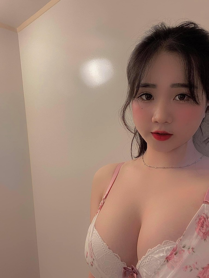 Trần Thị Ngọc Nhi sexy 13