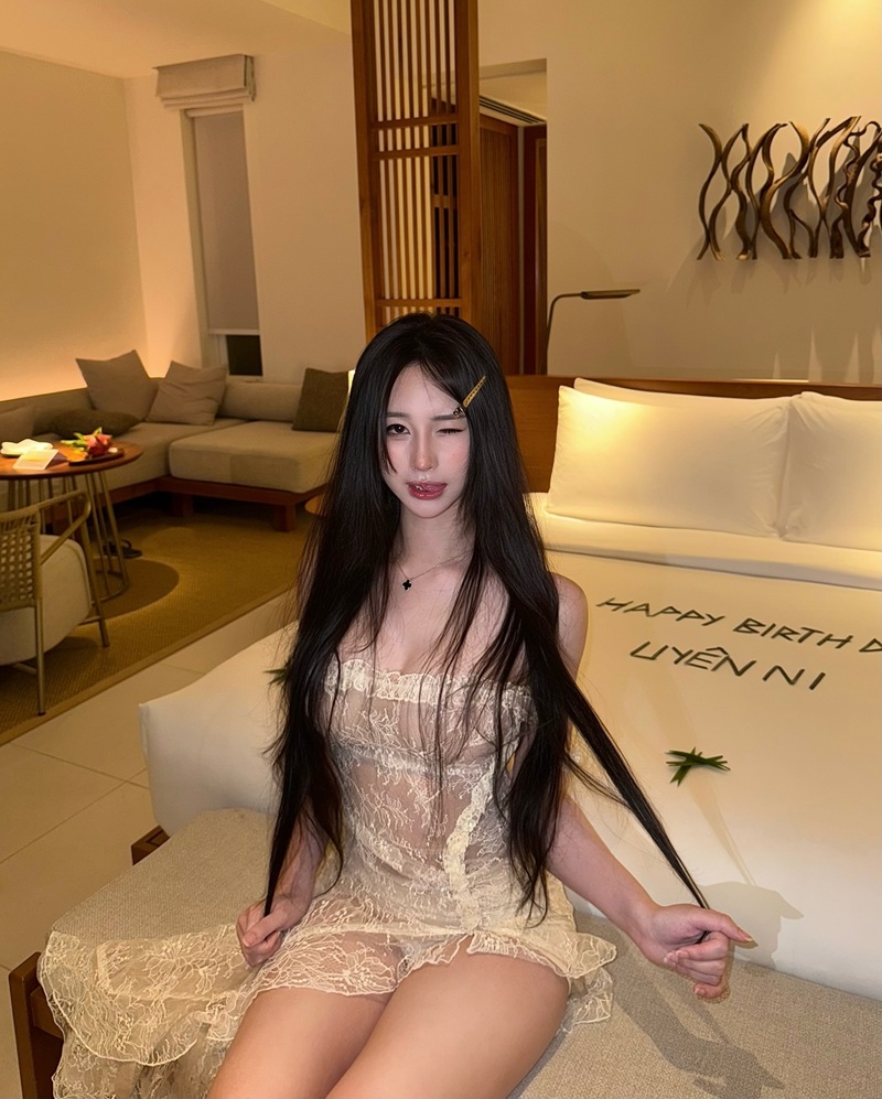 Ảnh Hotgirl Uyên Nii pose quyến rũ dâm