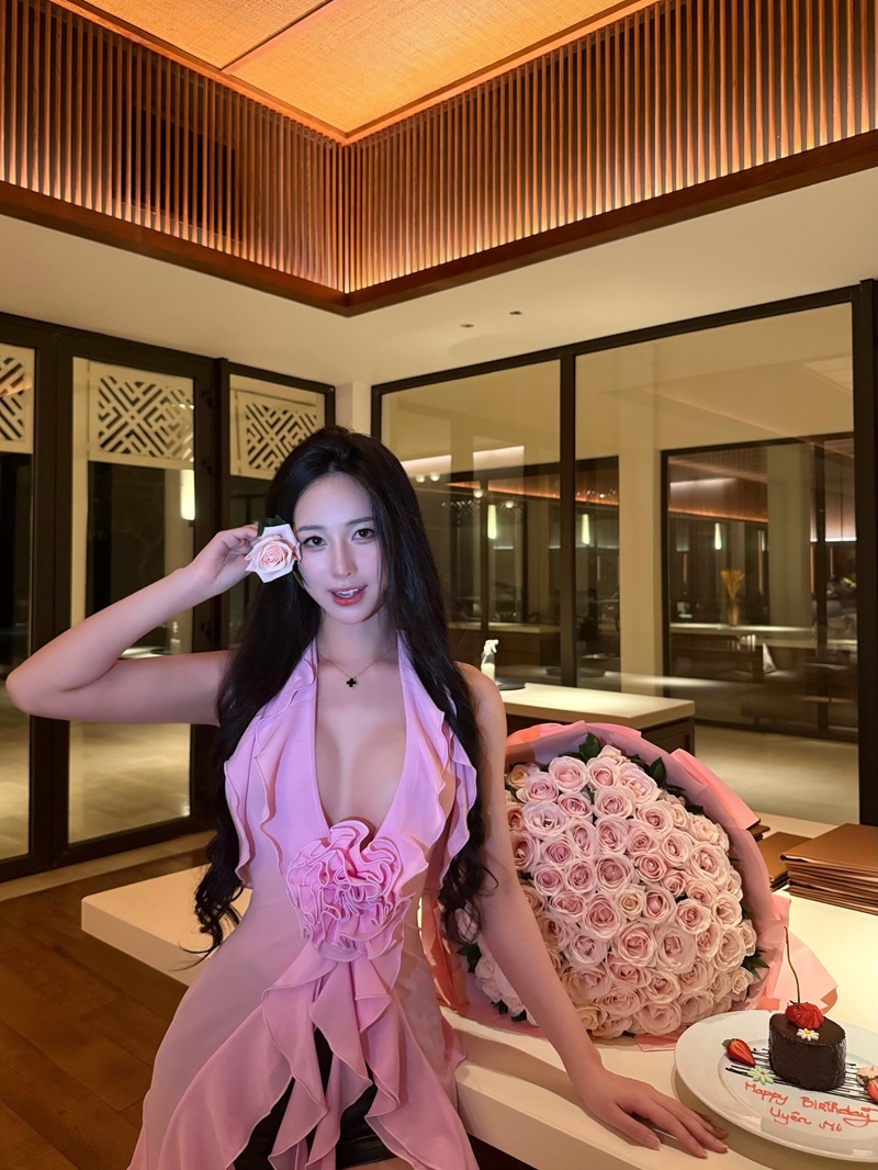 Ảnh Hotgirl Uyên Nii ngực trần thủ dâm