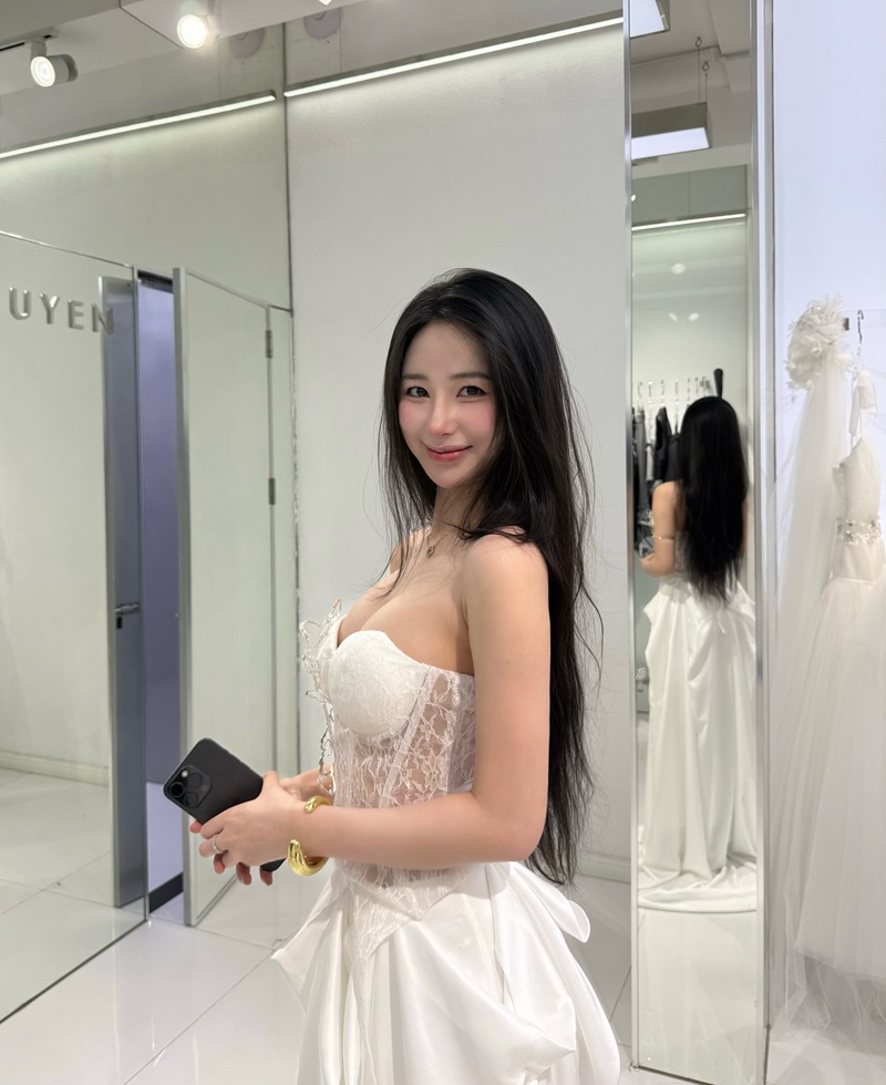 Ảnh Hotgirl Uyên Nii mặc lưới lộ hàng