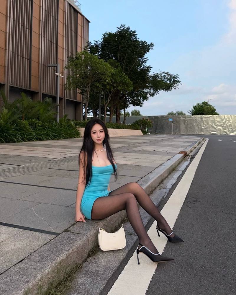 Ảnh Hotgirl Uyên Nii sờ vú sờ lồn