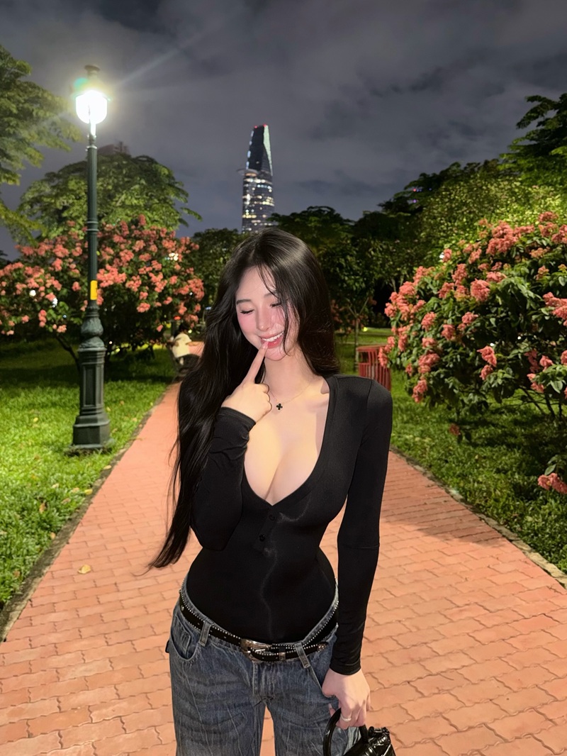 Ảnh Hotgirl Uyên Nii lồn ướt dildo to