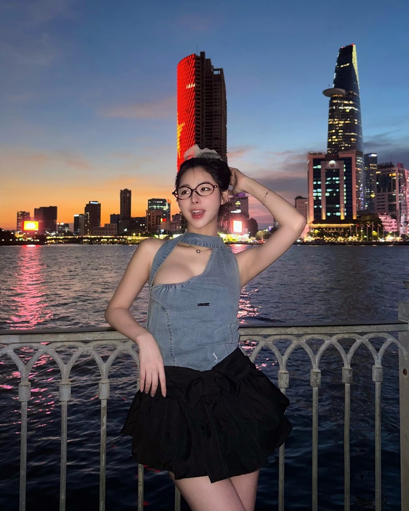 Ảnh Hotgirl Uyên Nii cặc cứng địt mạnh lồn