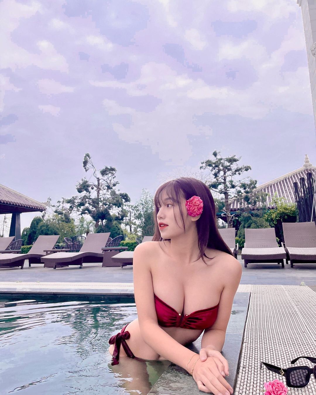 Thị Nhung mặc bikini 12