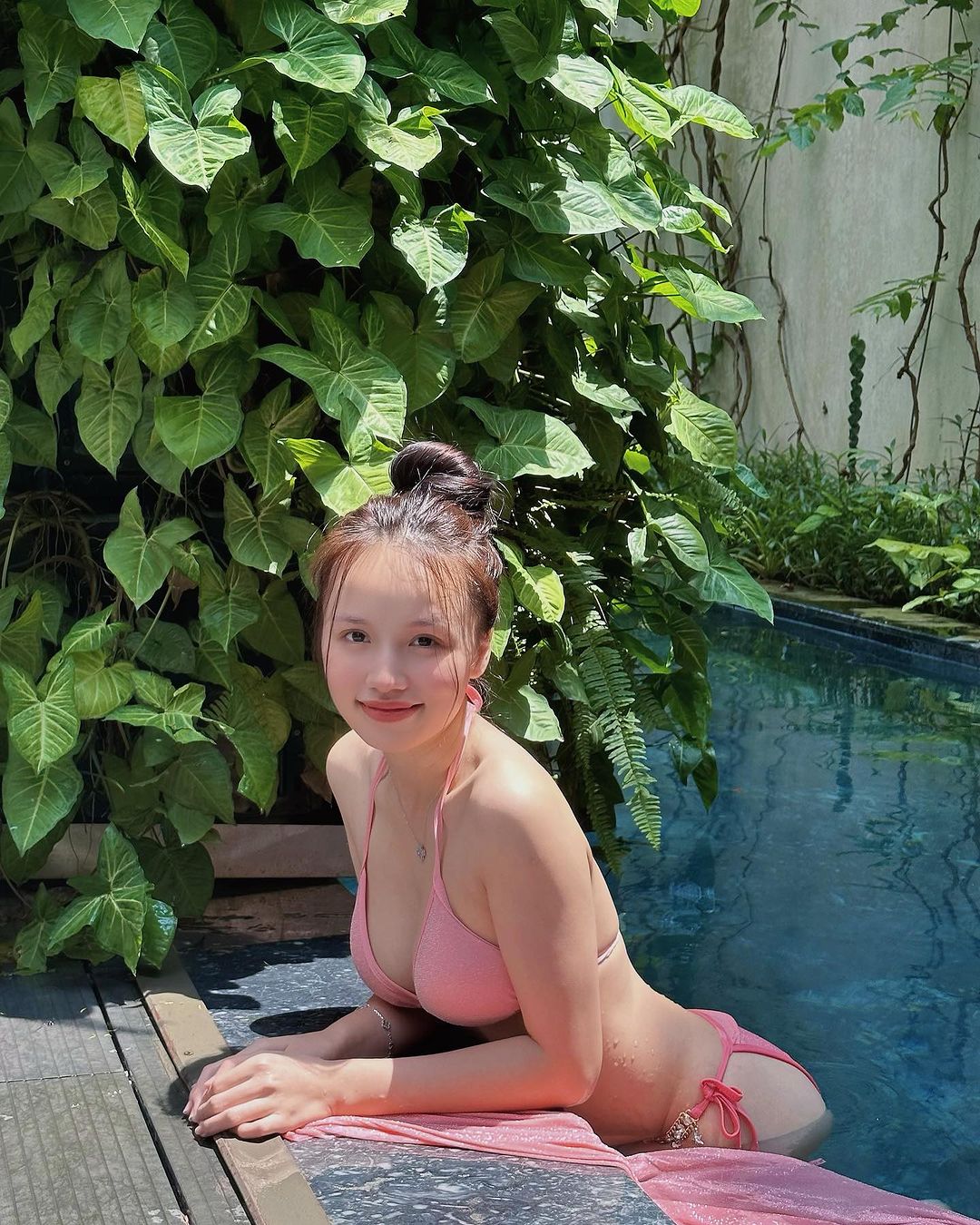 Thị Nhung mặc bikini 4