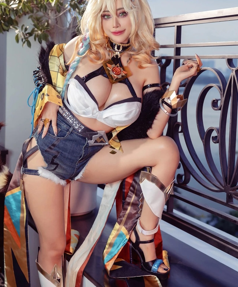 Ảnh Cosplay Genshin Impact Yanfei mặc vest pháp sư gợi cảm