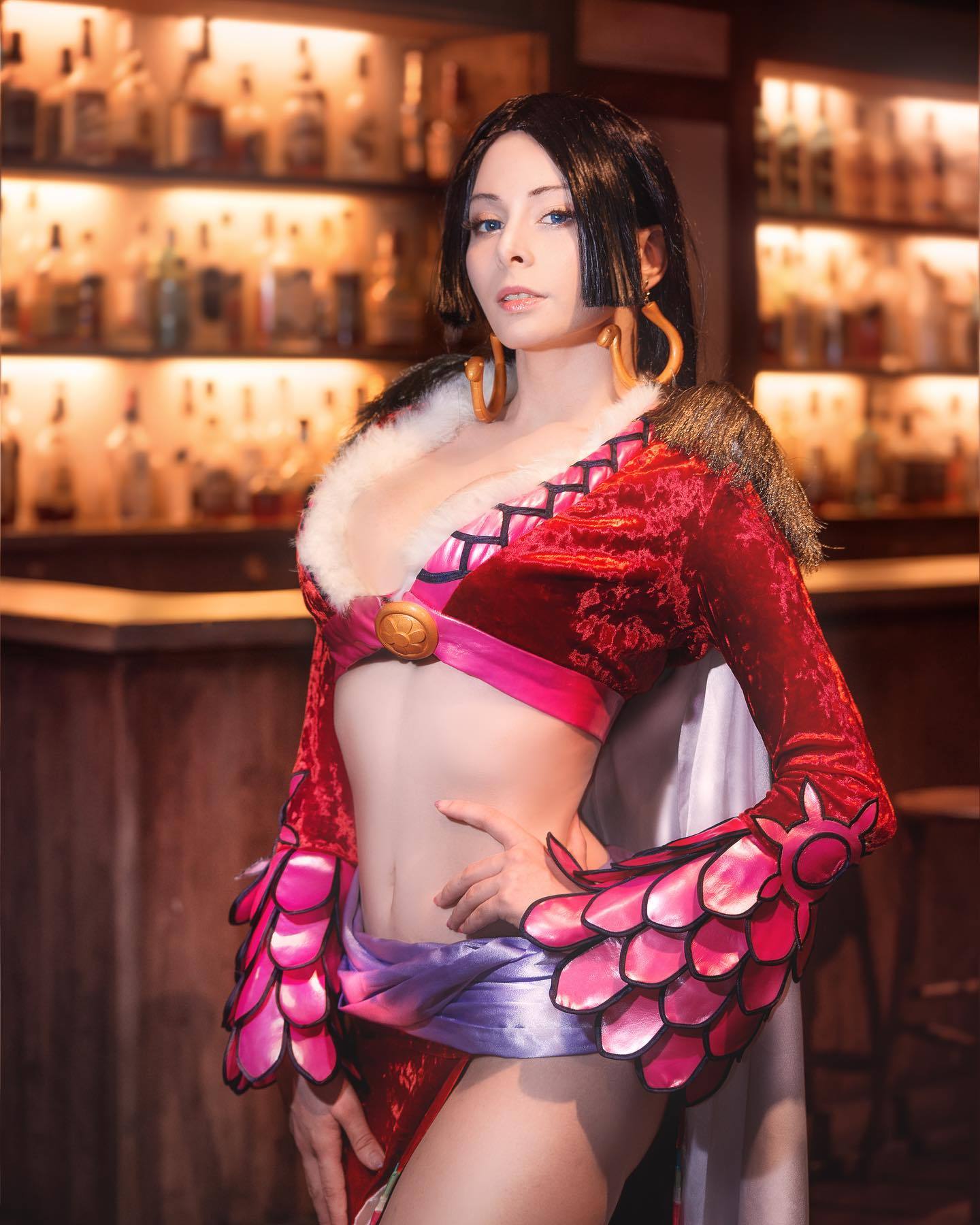 Ảnh Cosplay Boa Hancock lồn hồng hào ướt át dâm đãng