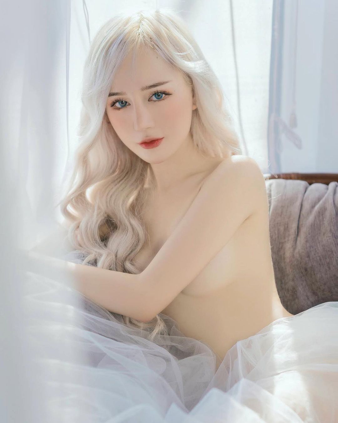 Phan Hoàng Thiên Thy nude đầy táo bạo