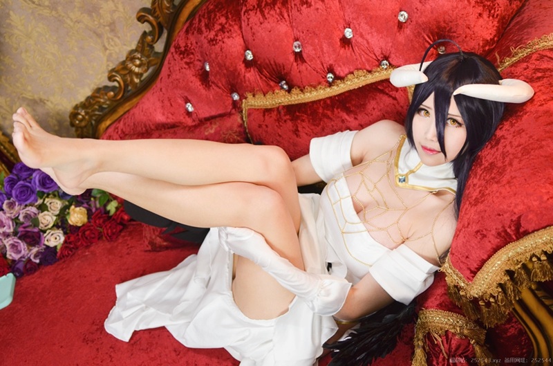 Ảnh Cosplay Albedo ngực khủng siêu to