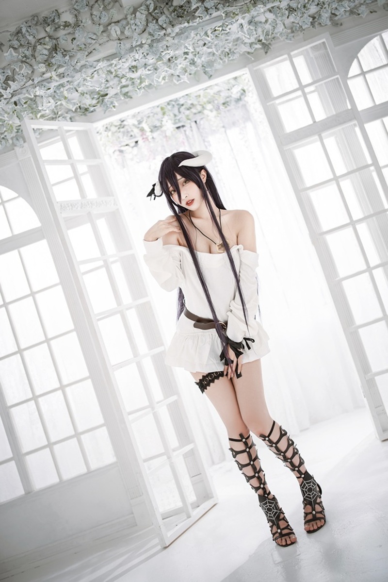 Ảnh Cosplay Albedo hở hang cực mạnh