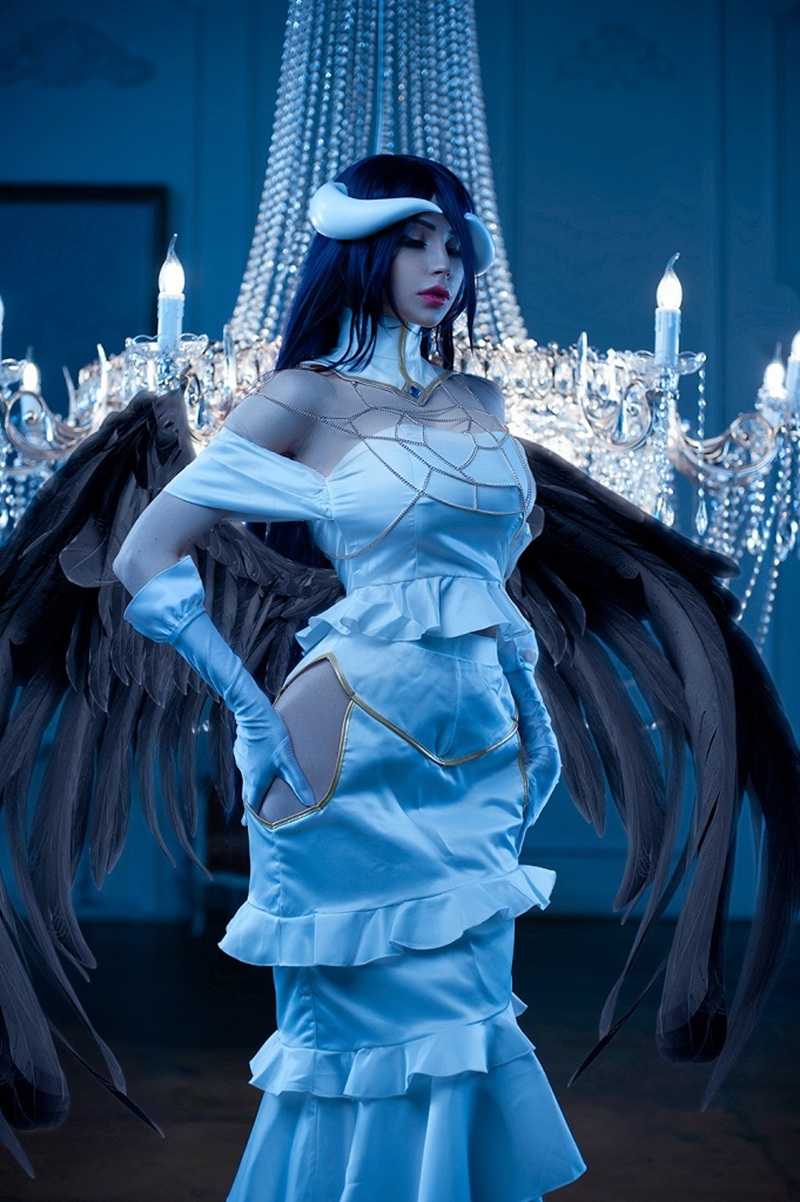 Ảnh Cosplay Albedo ngực tràn đầy camera