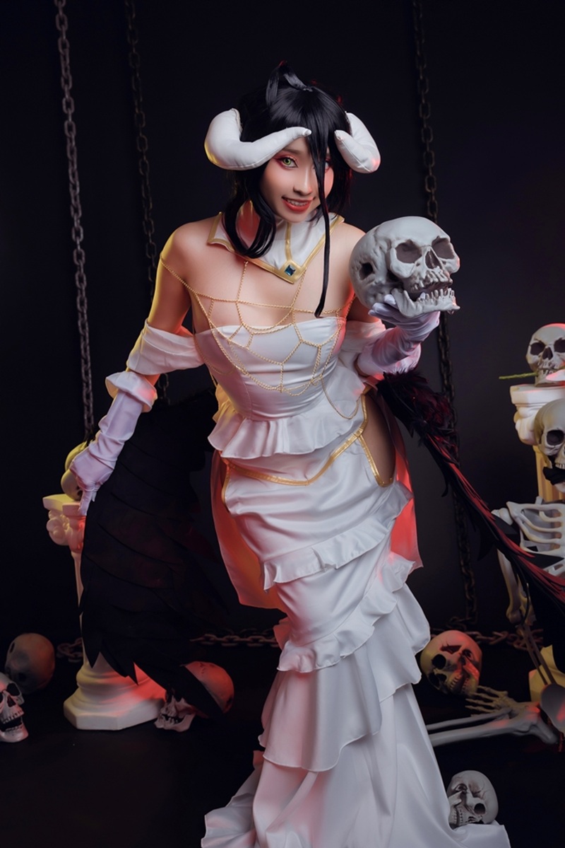 Ảnh Cosplay Albedo body trắng mịn sexy