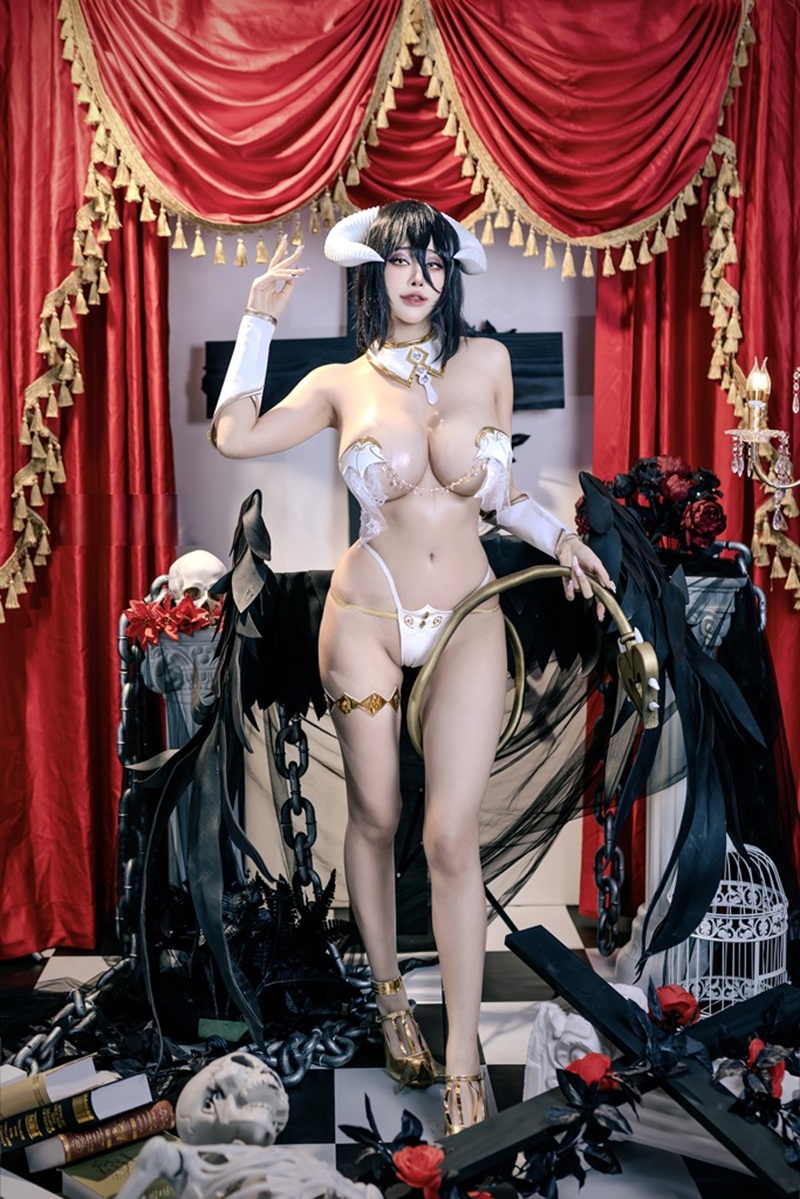Ảnh Cosplay Albedo quần lót lộ viền