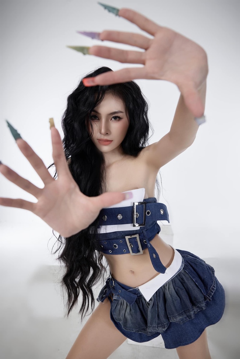 ảnh Dancer Tammy tạo dáng với biểu cảm cuốn hút tự nhiên
