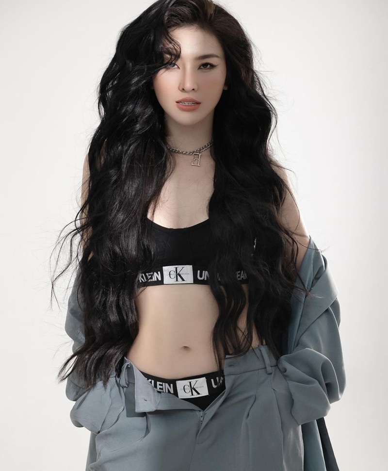 ảnh Dancer Tammy phong cách đời thường với outfit cá tính