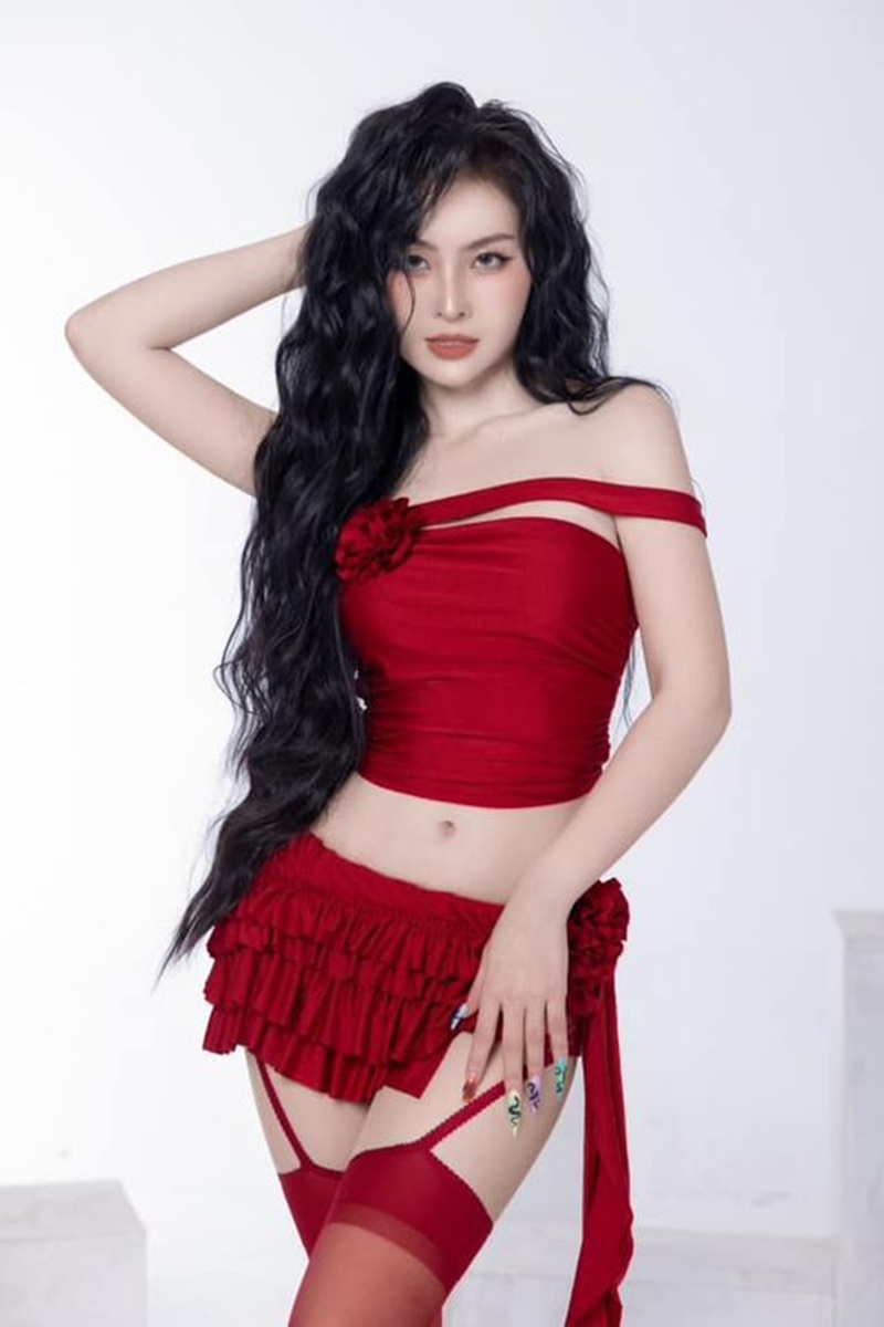 Dancer Tammy diện váy đỏ nổi bật với thần thái tự tin