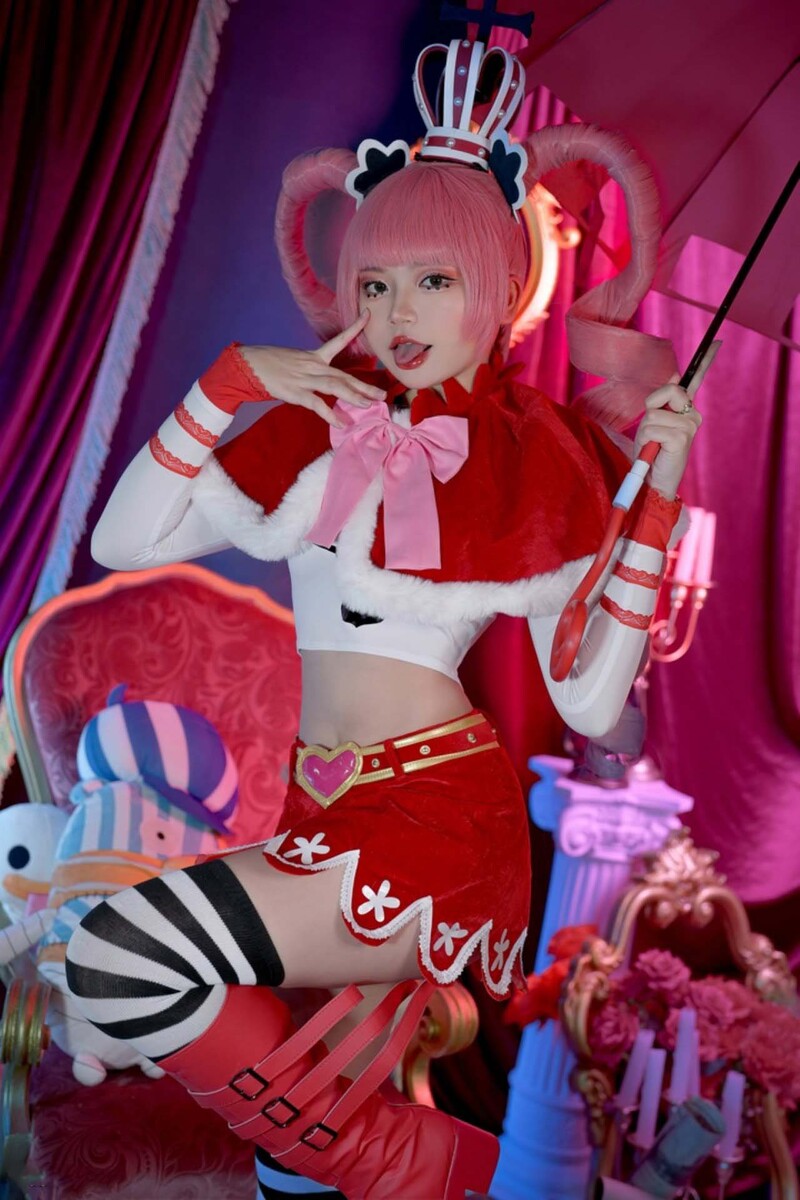 Cosplay Perona nàng "công chúa ma" gợi cảm 18+