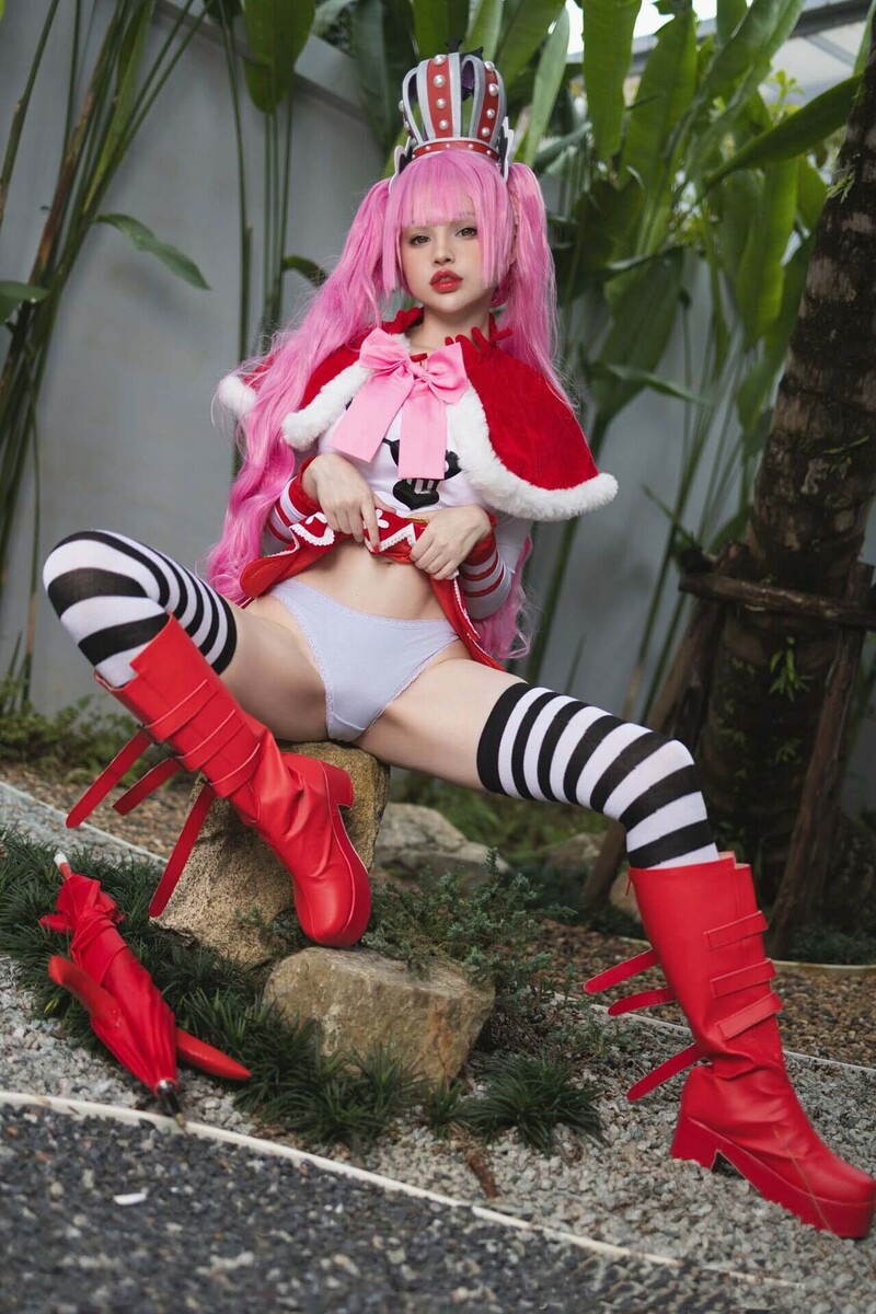 one piece cosplay perona 3