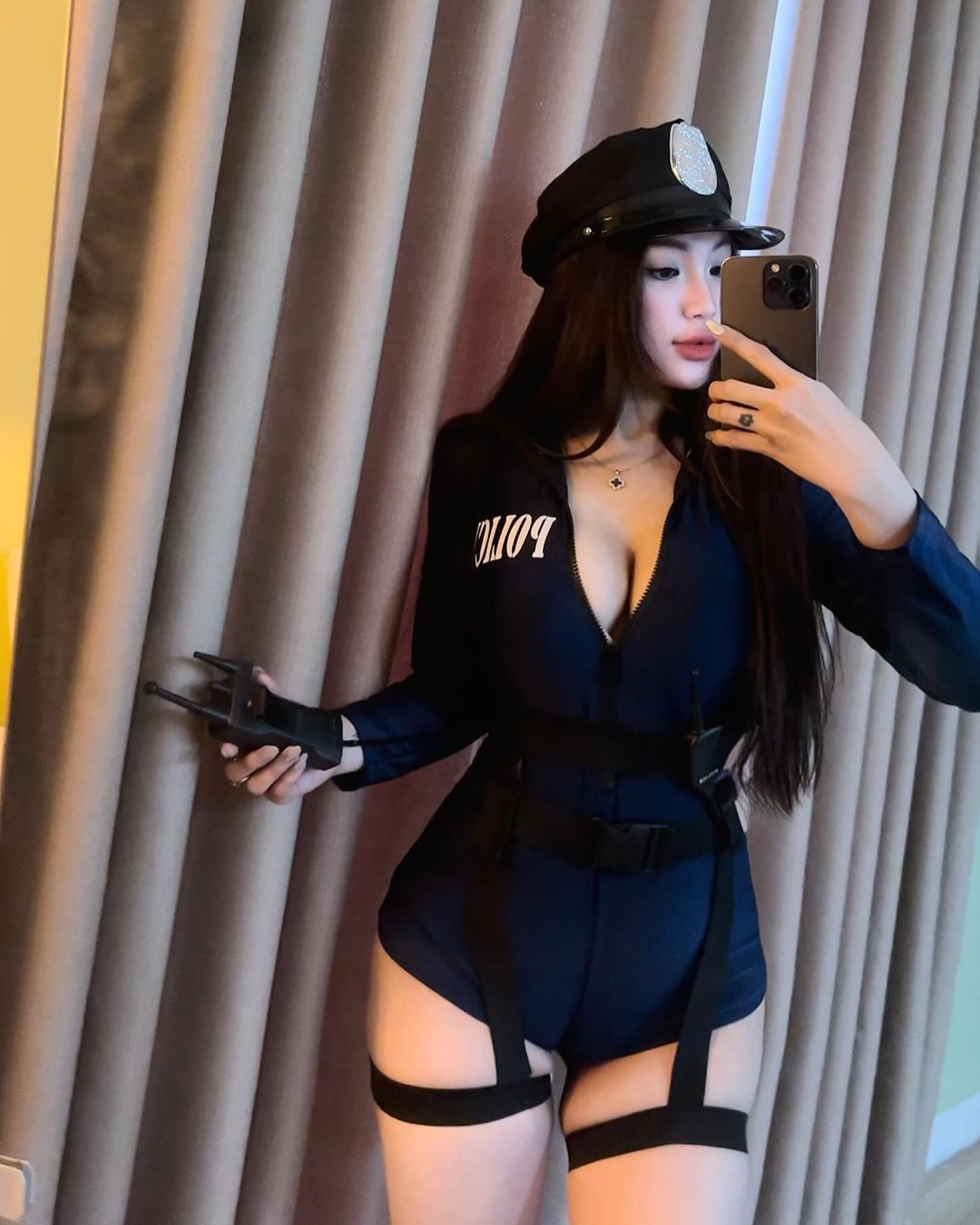 Ngắm nhìn bộ ảnh cosplay Police Girl cực kỳ lôi cuốn