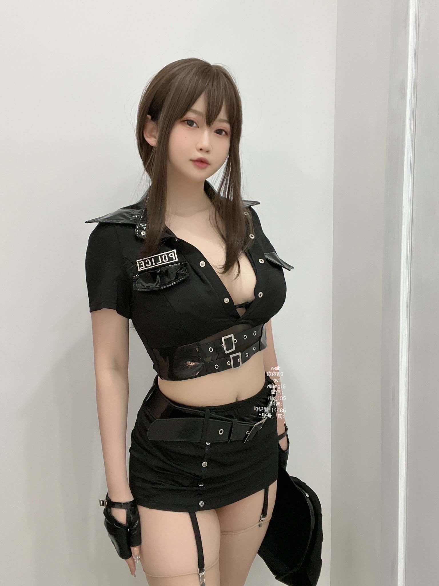 Gái xinh cosplay Police sexy gợi cảm