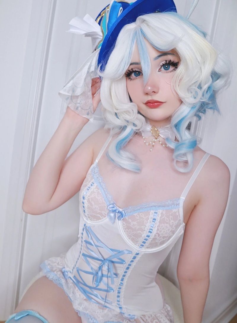 ảnh Cosplay Furina với thần thái quý tộc cực cuốn hút