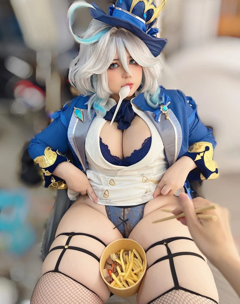 Cosplay Furina phong cách nữ thần cực kỳ cuốn hút