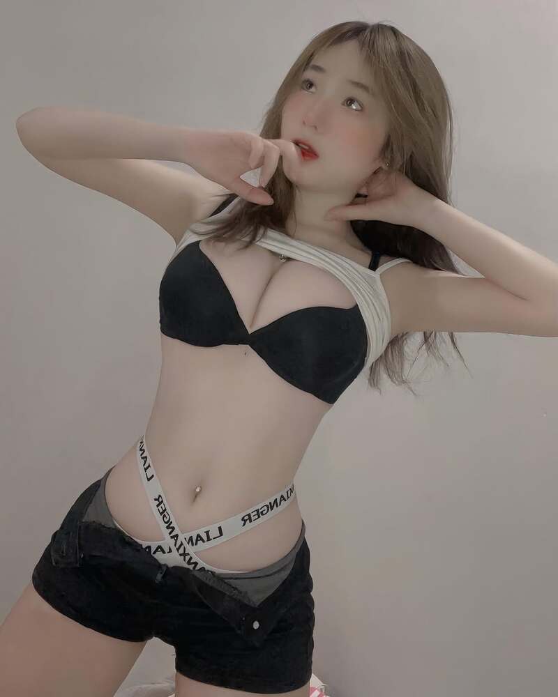 gái xinh mặc đồ lót sexy