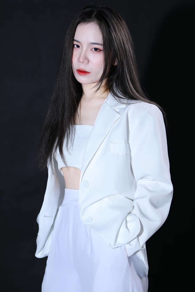cô gái Sammy Đào cùng mái tóc dài dịu dàng