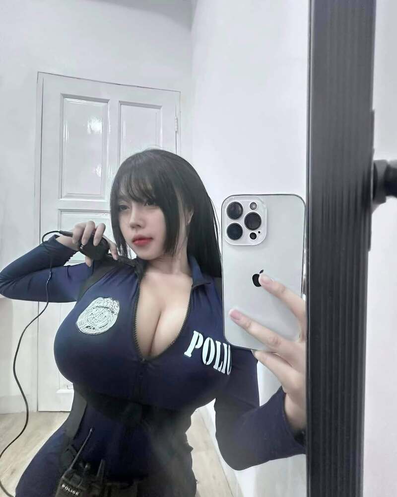 cosplay cảnh sát nữ sex