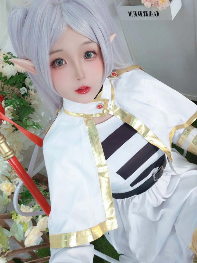 frieren cosplay