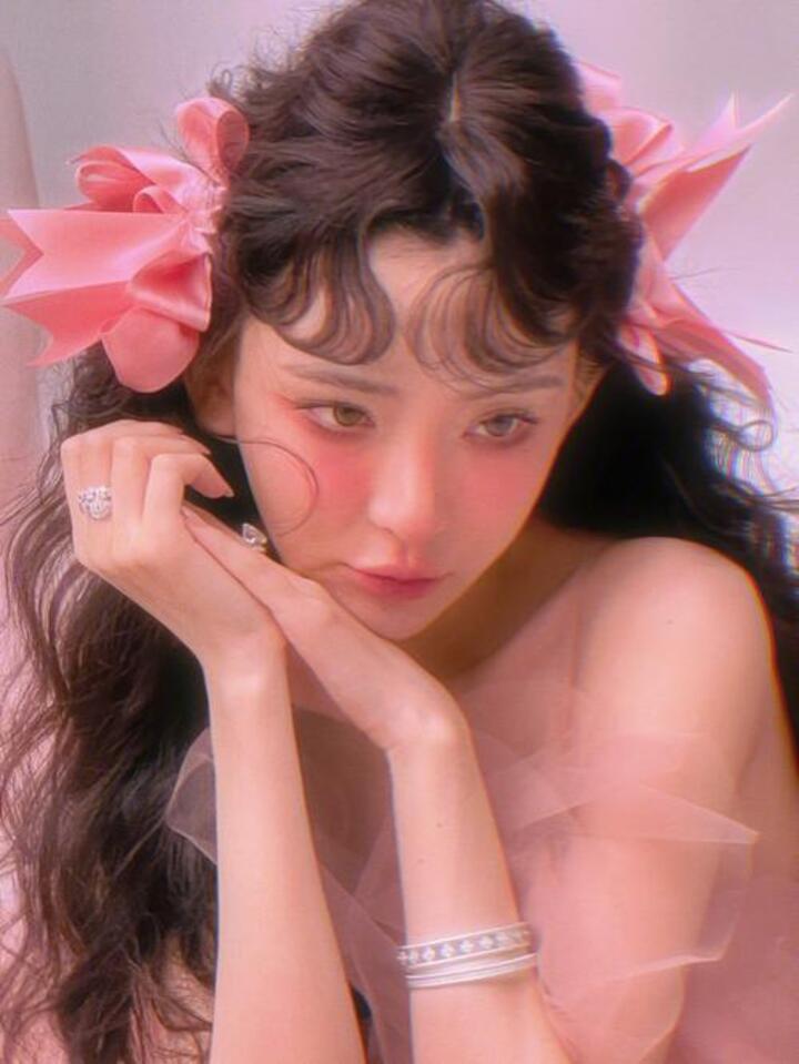 ảnh gái mặc đồ pinky