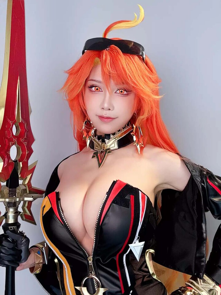 ảnh genshin impact mavuika cosplay
