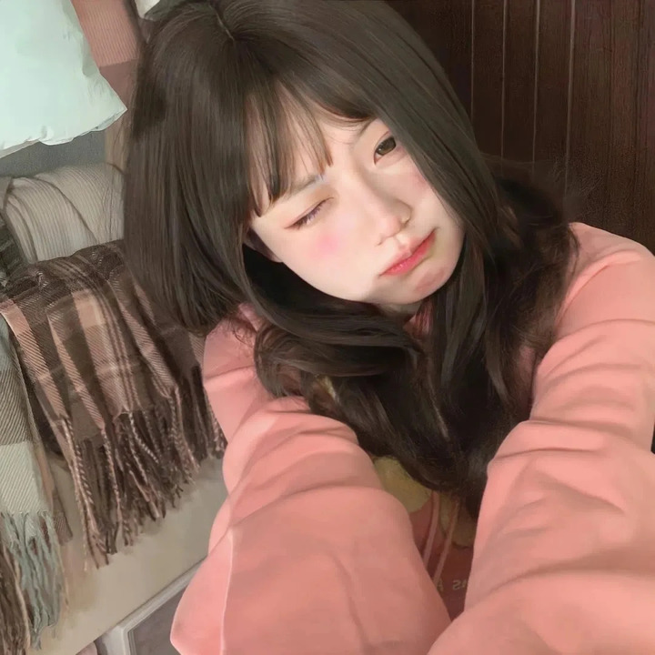 gái mặc đồ pinky