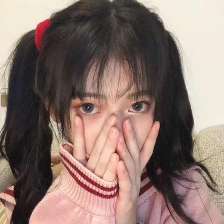 gái xinh mặc pinky che mặt