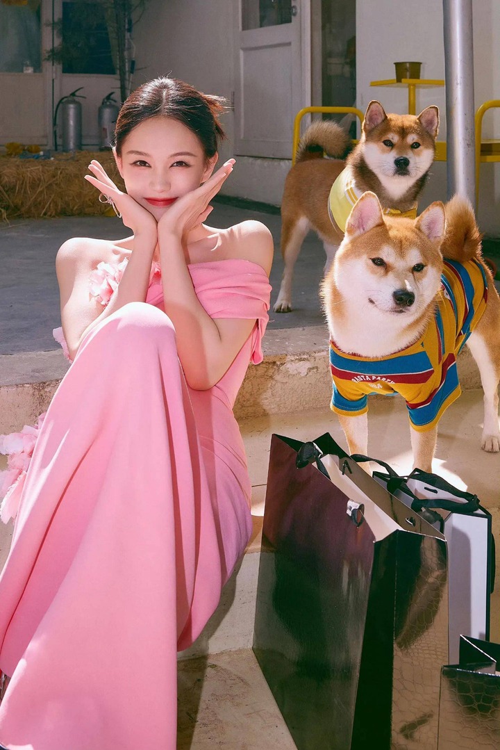 gái xinh mặc pinky tiktok