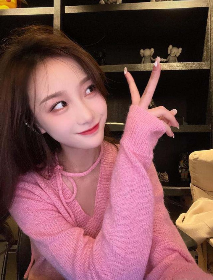 gái xinh mặc pinky
